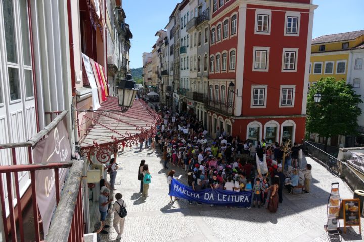 Coimbra marcha pela leitura da Praça 8 de Maio até à Portagem no Dia Mundial do Livro (2)