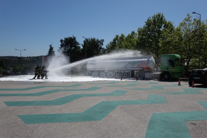 Exercício com matérias perigosas na Gasolineira Auchan mobilizou 3 corporações de bombeiros (1)
