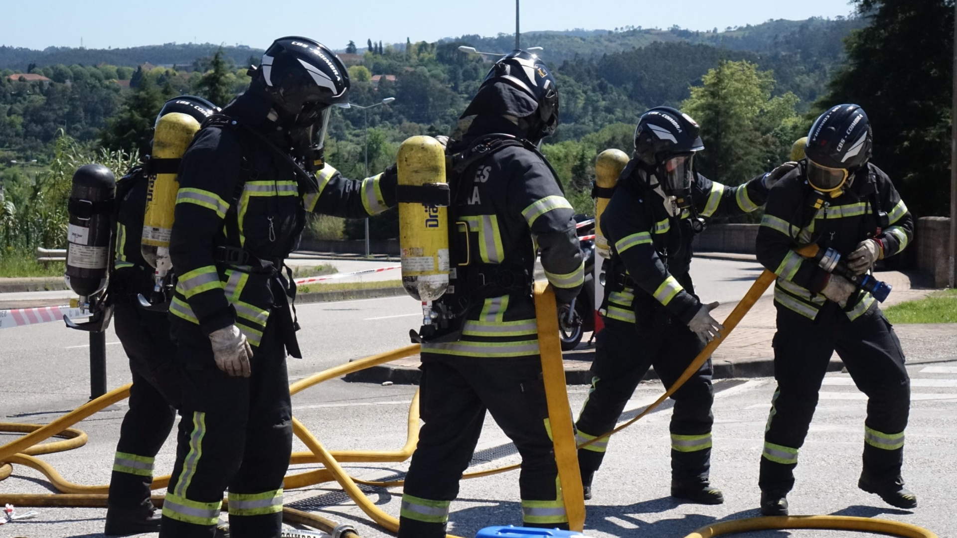 Exercício com matérias perigosas na Gasolineira Auchan mobilizou 3 corporações de bombeiros