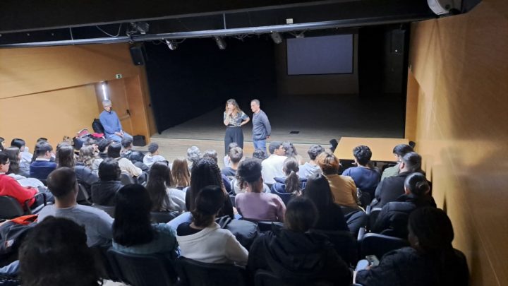 Filme sobre a Revolução dos Cravos percorre escolas e bibliotecas (1)