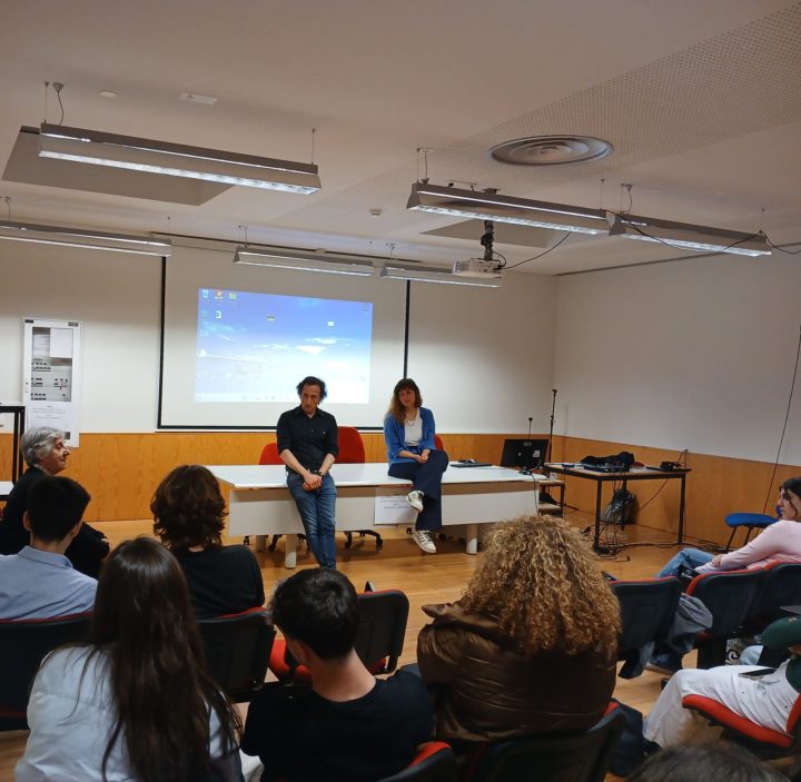 Filme sobre a Revolução dos Cravos percorre escolas e bibliotecas (3)