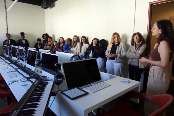 Ação de acesso raparigas ao universo digital (7)