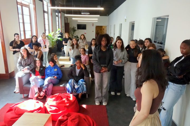 Ação de acesso raparigas ao universo digital (8)