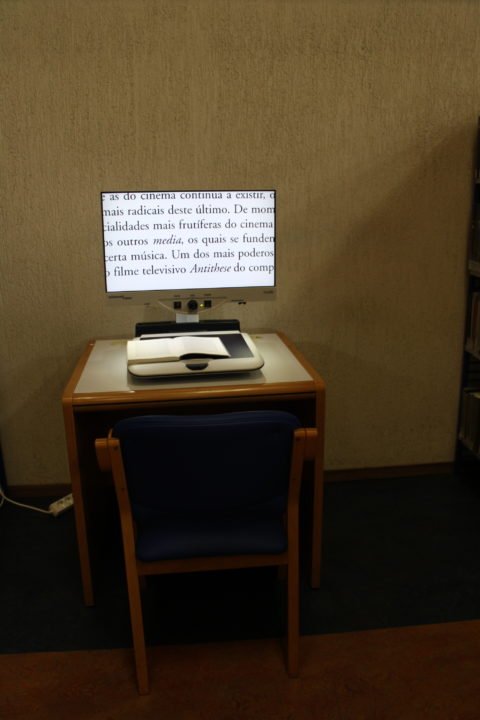 Biblioteca Municipal de Coimbra reforça inclusão com novo ampliador de imagem (1)