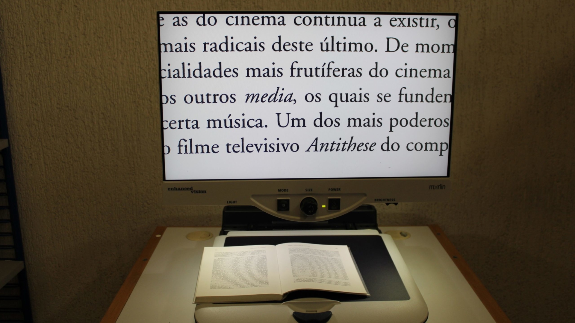 Biblioteca Municipal de Coimbra reforça inclusão com novo ampliador de imagem