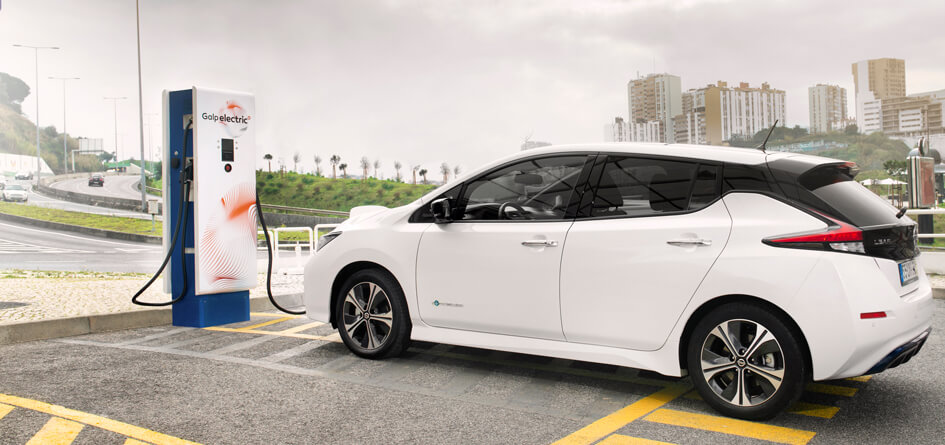 CM de Coimbra e Galp lançam projeto-piloto de carregamento elétrico em postes de iluminação pública