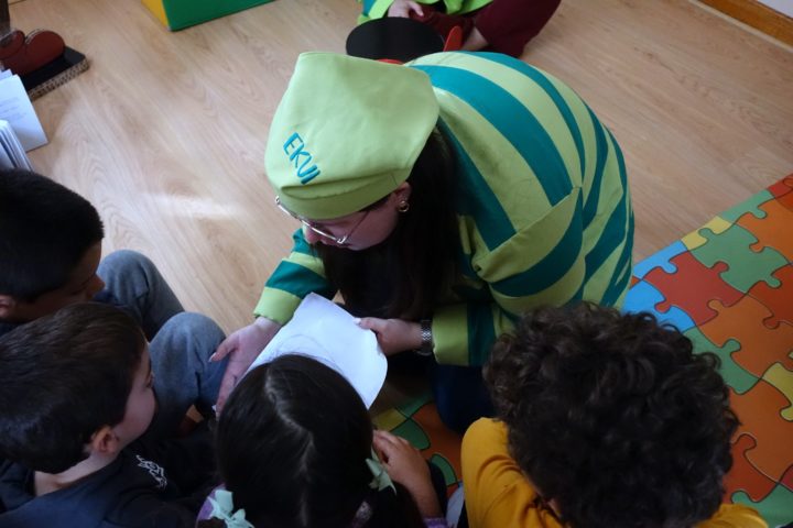 Entrega de kits a crianças do JI de Souselas – Projeto EKUI (4)