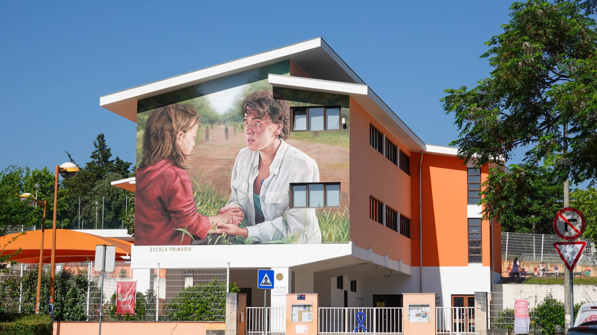 Mural sobre saúde mental inaugurado na Escola Básica do Bairro Norton de Matos
