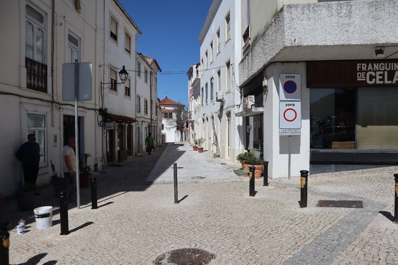 Intervenções de manutenção e requalificação do espaço público em abril