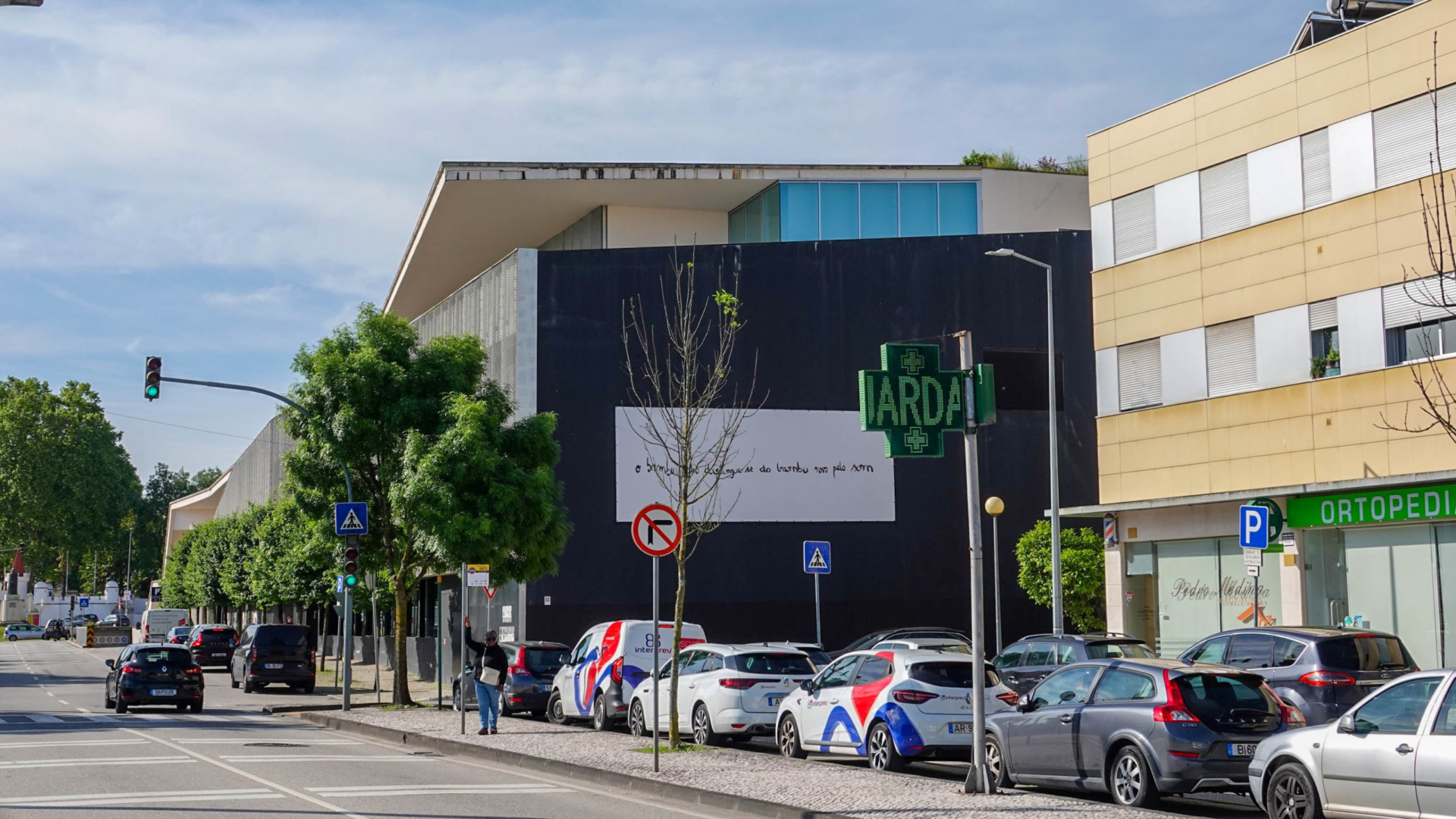 Obra de Luísa Cunha é a proposta de maio do projeto “Outdoor ’25” junto ao Convento São Francisco