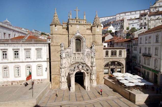 CM de Coimbra recebe doação de fotografia antiga do púlpito da Igreja de Santa Cruz