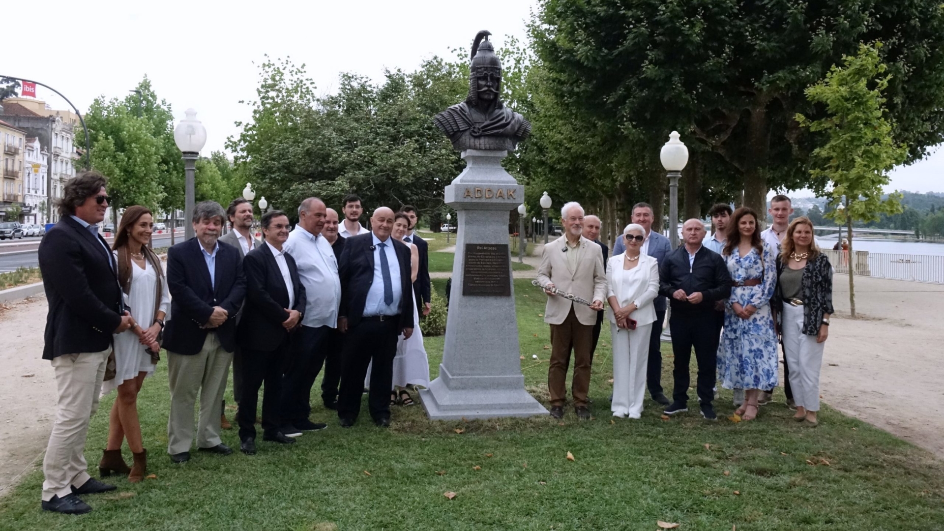 Busto do Rei Ataces foi inaugurado no Parque Manuel Braga