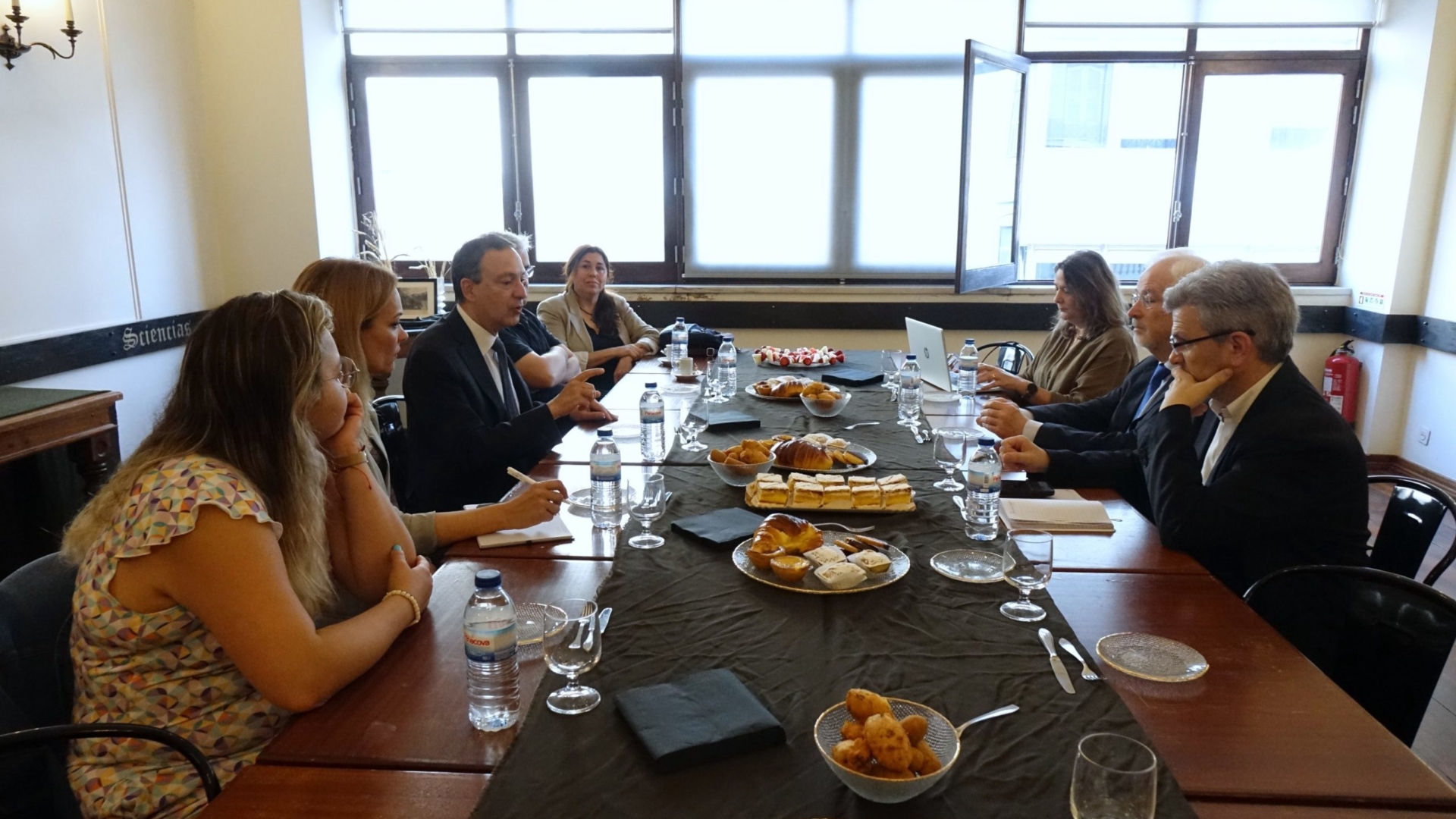 CM de Coimbra reúne empresários do comércio local na iniciativa “Bom dia, negócios”