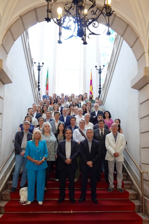 Apresentação EMI Vertical 1 (Personalizar)