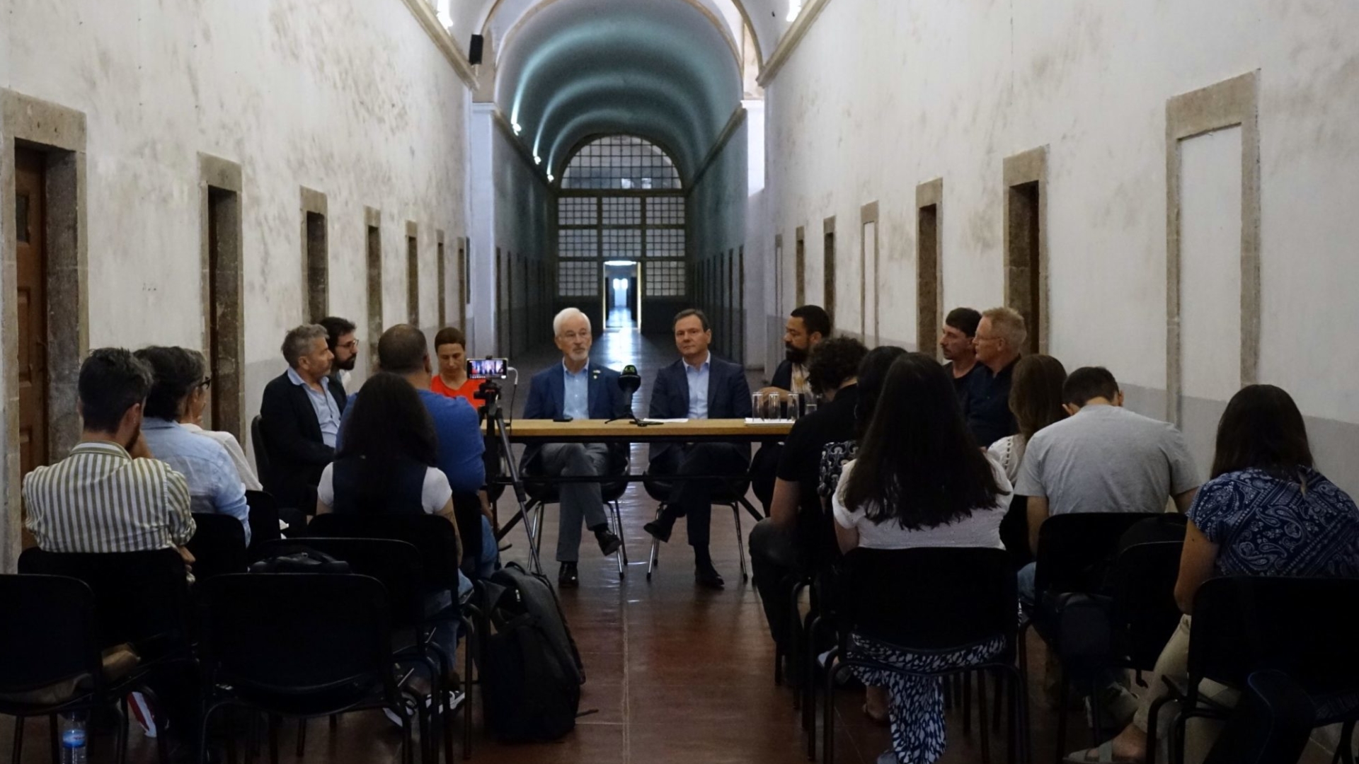 Anozero’26 com curadoria de Hans Ibelings e John Zeppetelli e tema ‘Segurar, dar, receber’