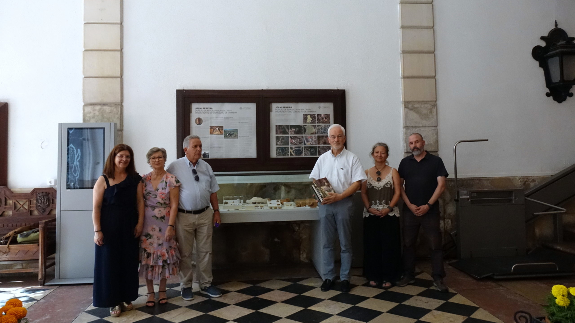 Espólio arqueológico doado por Júlio Pereira em exposição nos Paços do Concelho de Coimbra