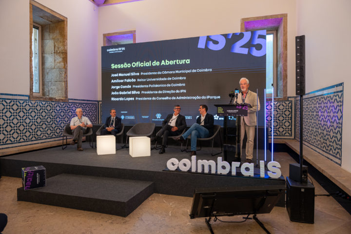 Visita à mostra com 100 empresas dos clusters fortes da cidade encerra manhã do Coimbra IS (1)