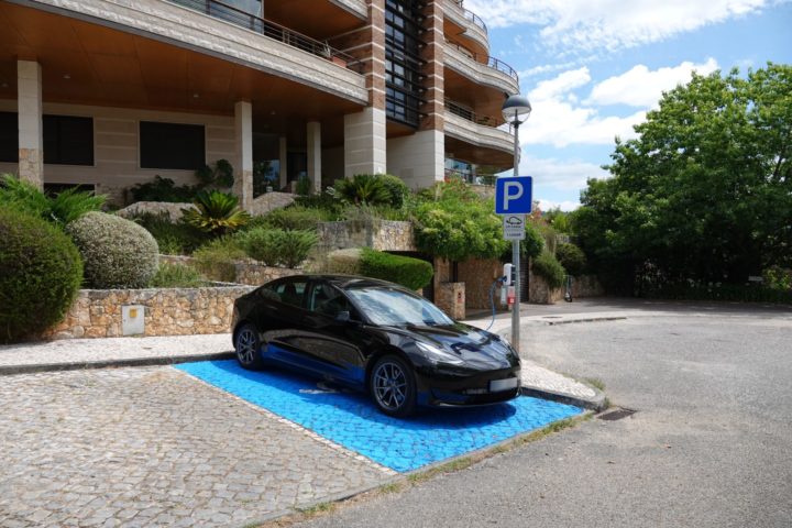 Visita aos postos de Carregamento de Veículos Elétricos 2 (Personalizar)