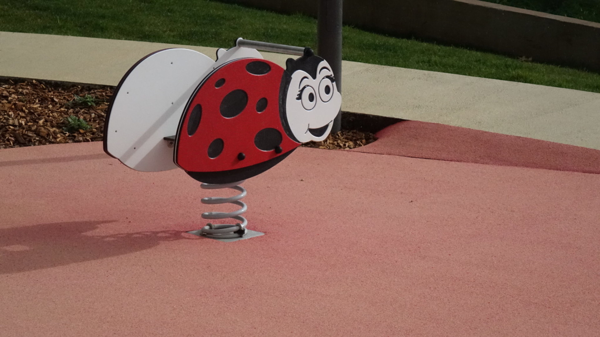 CM de Coimbra apoia requalificação e construção de parques infantis em 2 freguesias do concelho