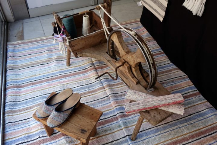 Tecelagem de Almalaguês em exposição na montra do Welcome Centre do SHIFT (3)