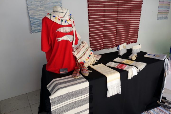 Tecelagem de Almalaguês em exposição na montra do Welcome Centre do SHIFT (4)