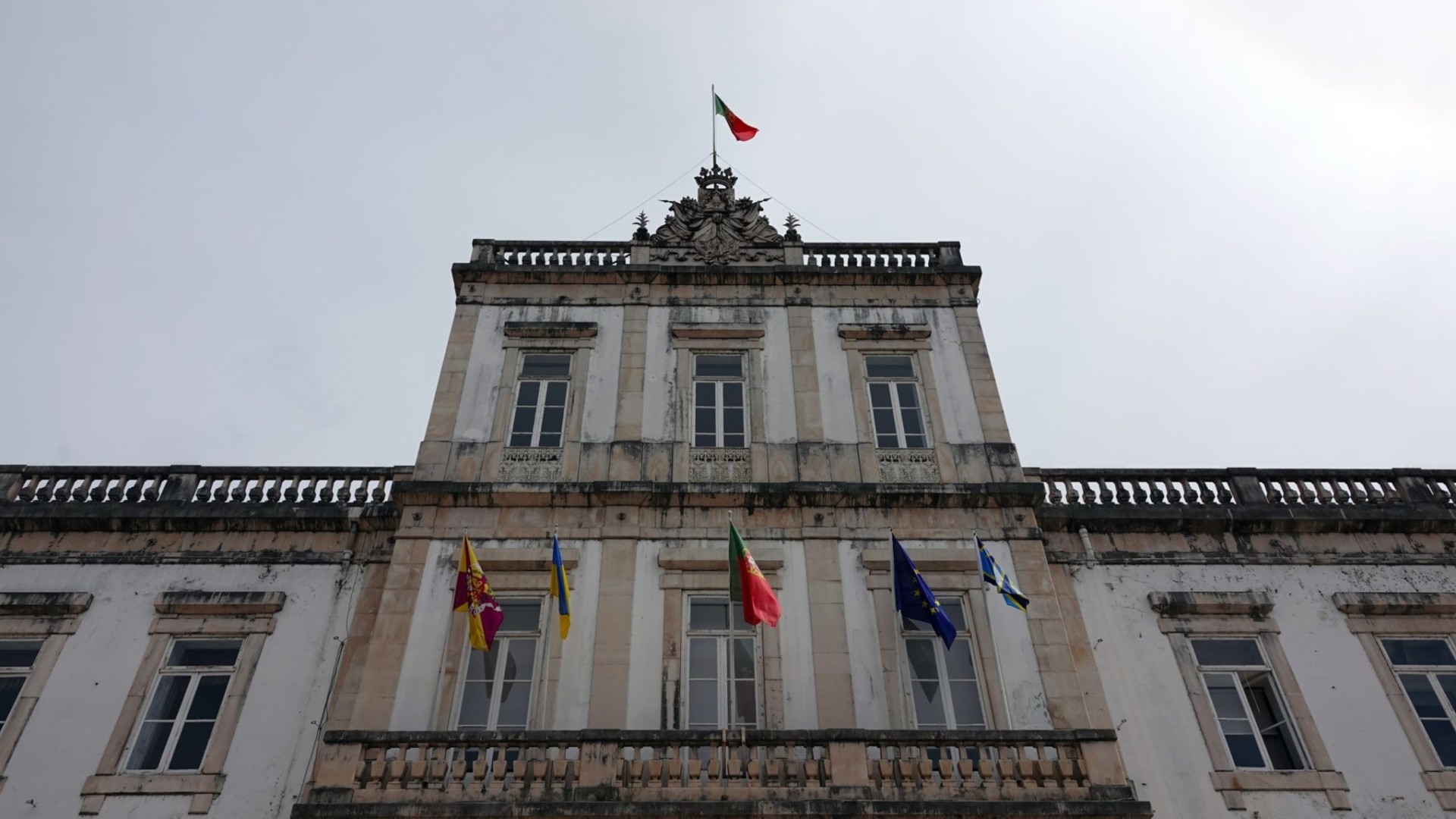 Mês da Comunidade Surda assinalado com bandeira nos Paços do Concelho de Coimbra
