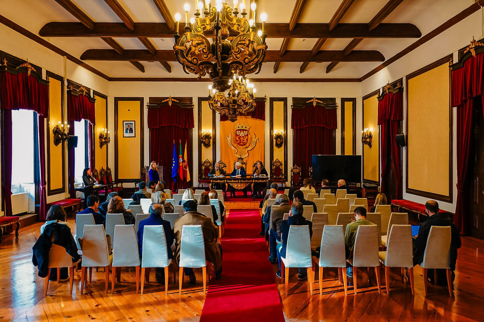 CM de Coimbra aprova transferência da 2ª tranche do Fundo Municipal de Emergência Social