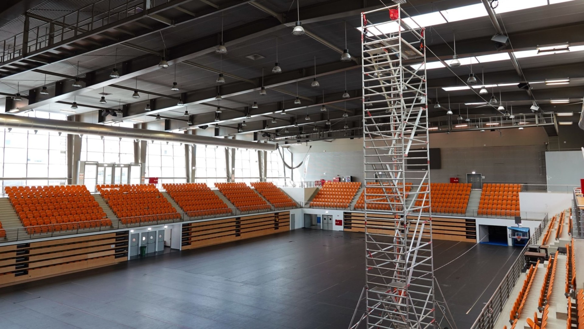 Pavilhão Mário Mexia com novo sistema de iluminação LED a funcionar