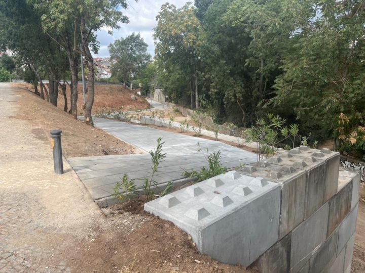 Muro e rampa Estação Colégios