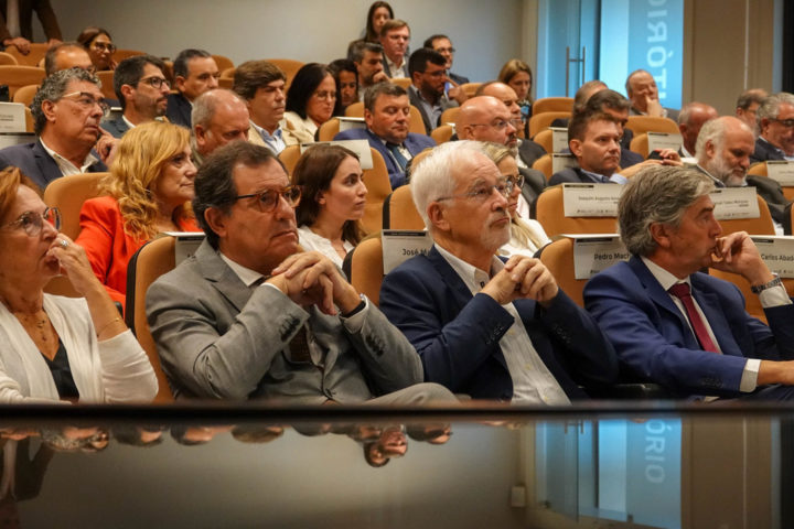 Sessão de Apresentação e Assinatura de Contratos (38)