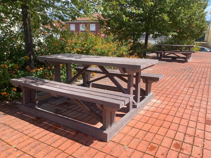 Substituição mesas de piquenique