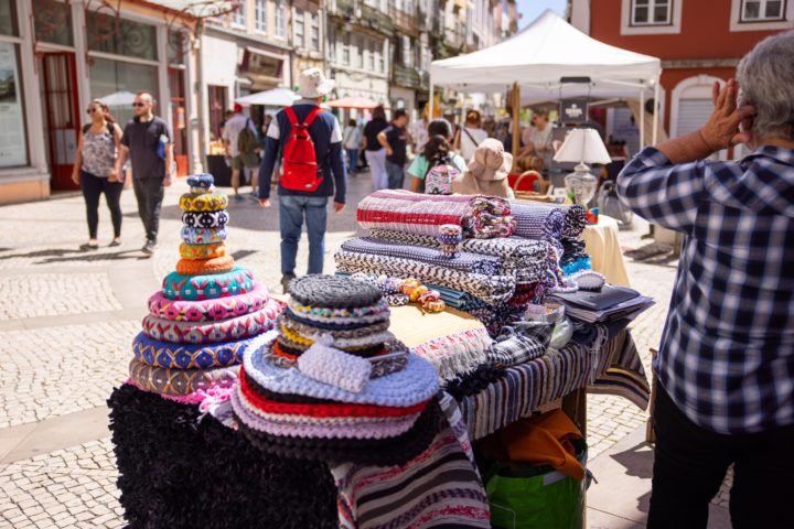 “Montra das Artes & Ofícios” anima as ruas Ferreira Borges e Visconde da Luz no próximo domingo (1)