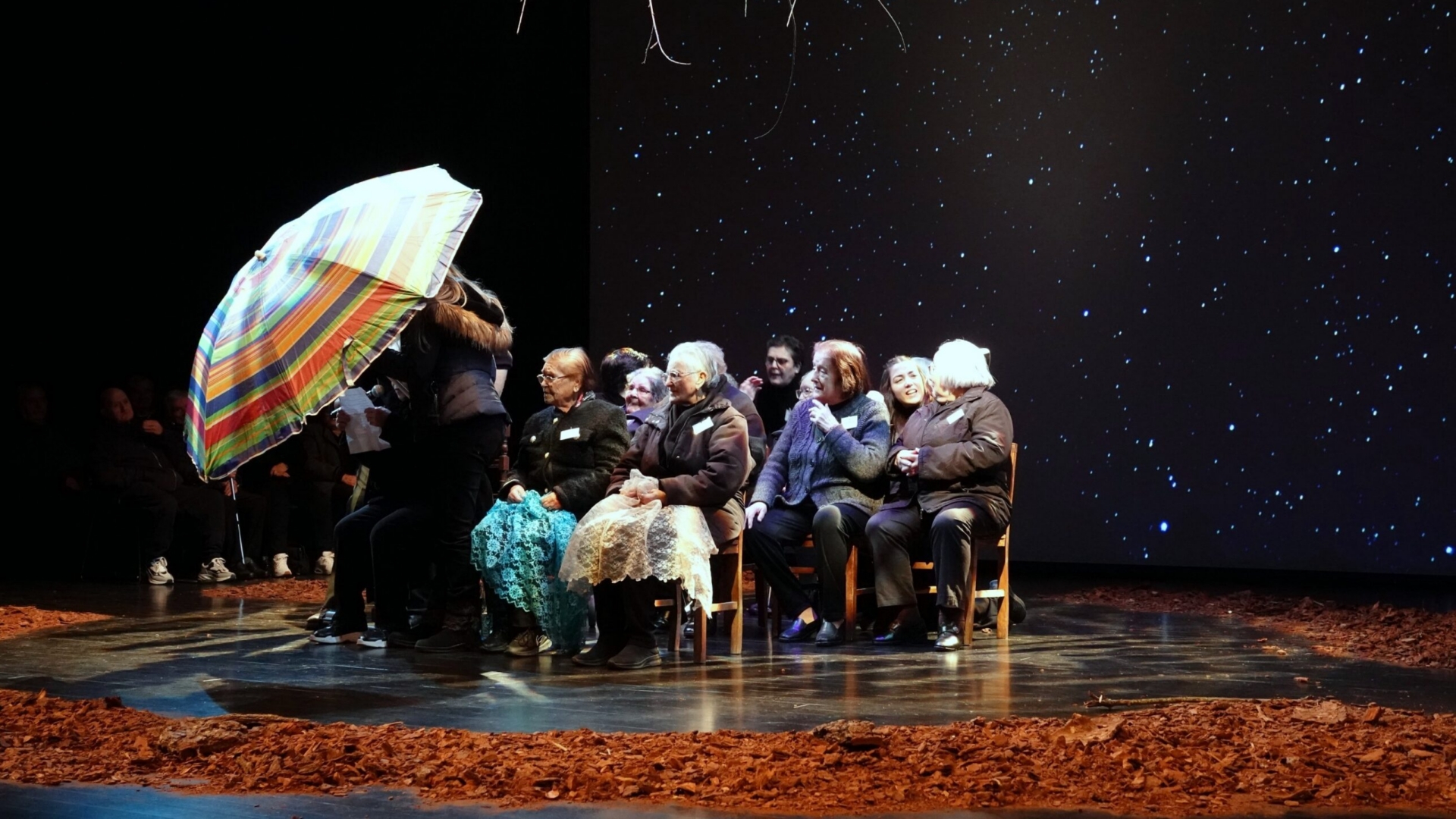 Projeto Teatro e Memória levou à Oficina Municipal de Teatro a sabedoria popular e o encontro entre gerações