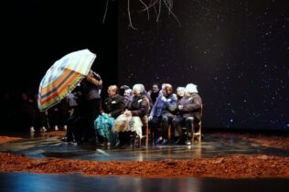 Projeto Teatro e Memória levou à Oficina Municipal de Teatro a sabedoria popular e o encontro entre gerações