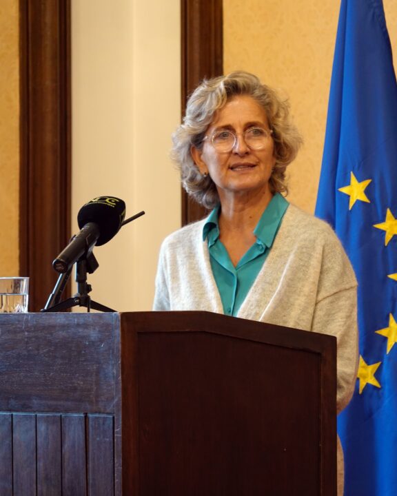 Prémio Empreendedorismo Feminino VERTICAL 4X5 4 (Personalizar)