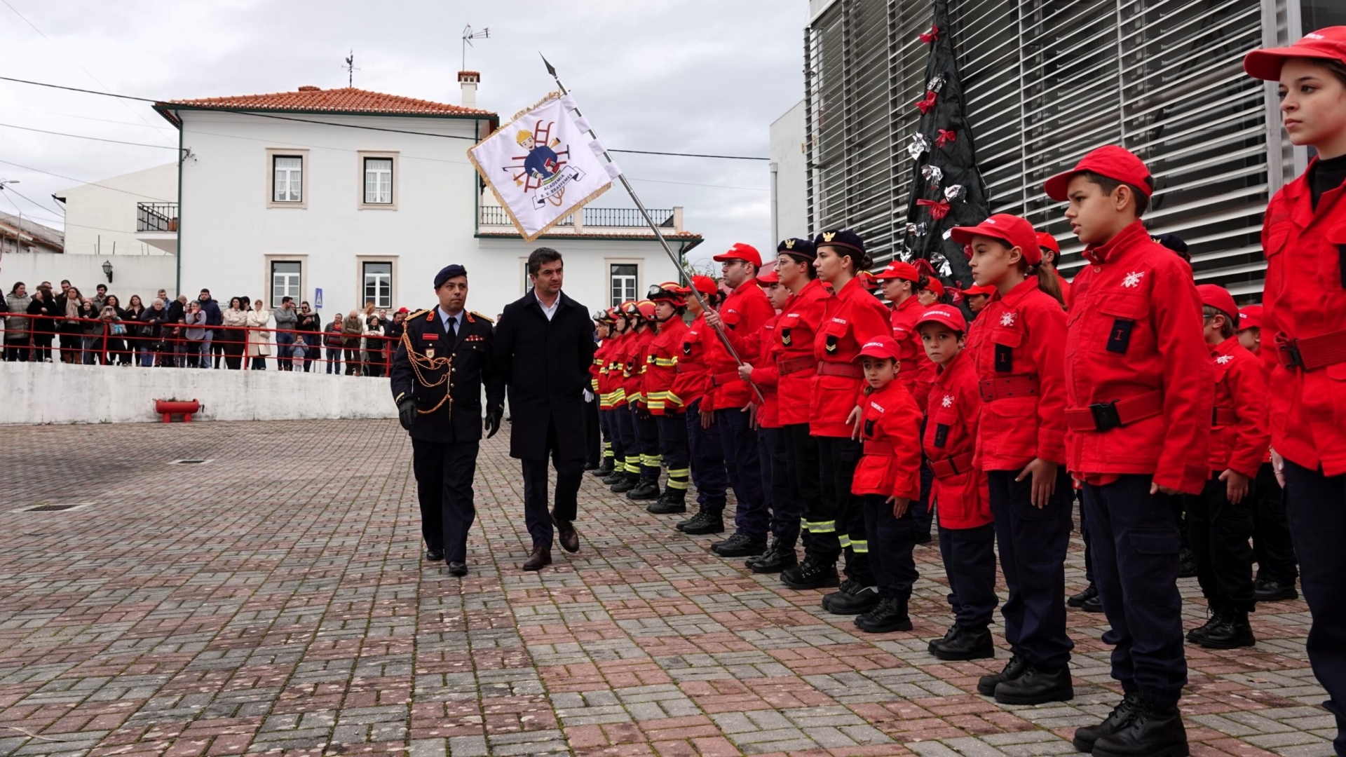 Bombeiros Voluntários de Brasfemes assinalaram 86.º aniversário com novas viaturas e distinções