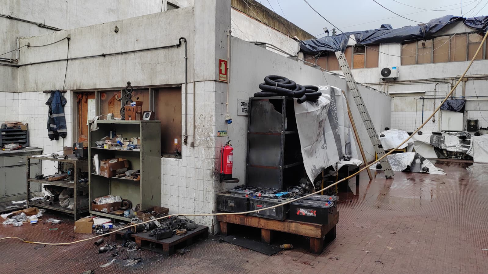 Danos na cobertura da oficina de manutenção podem afetar circulação dos autocarros dos SMTUC