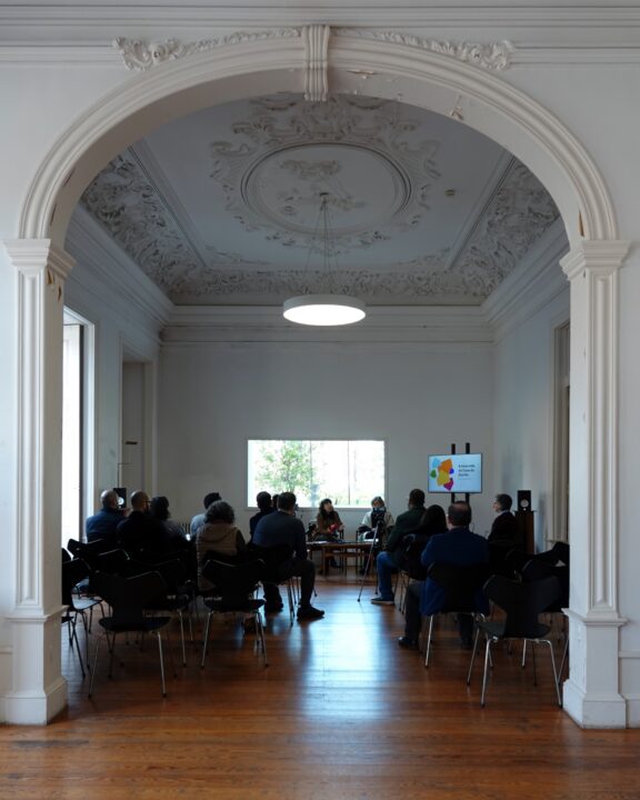 CI de apresentação do programa Casa da Escrita Vertical 4x5 1 (Personalizar)