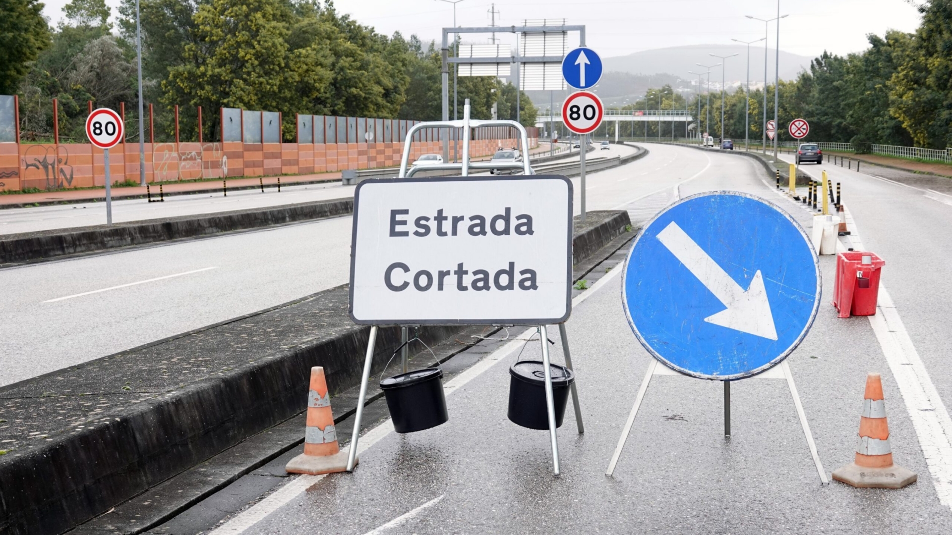 Mobilidade em Coimbra: várias estradas continuam cortadas e circulação ferroviária mantém condicionamentos