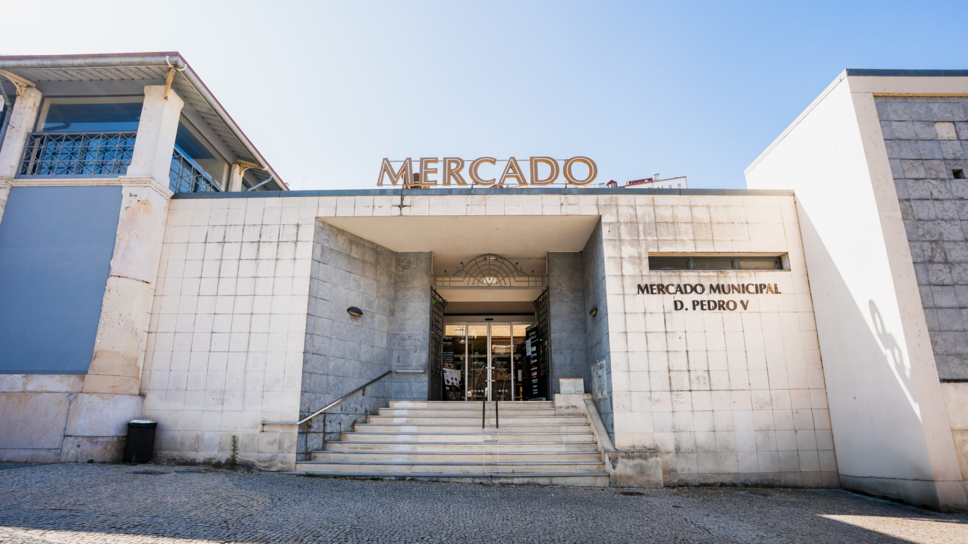 Atendimento ao público regressa ao Mercado Municipal D. Pedro V na segunda-feira