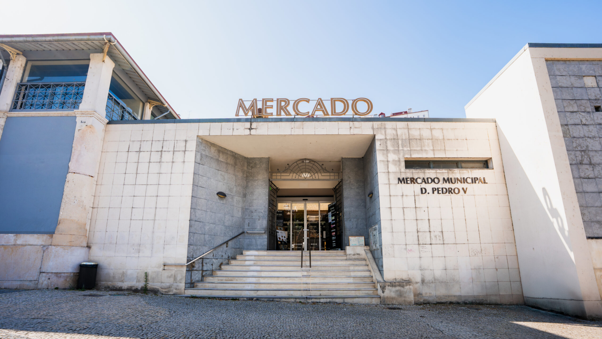 Mercado Municipal D. Pedro V reabre amanhã com funcionamento condicionado