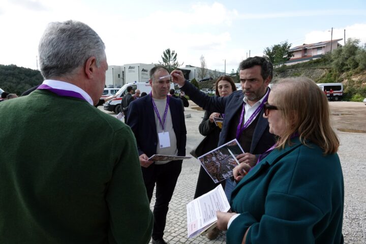 Atividade de cocriação dedicada à interface de mobilidade da Praça Mota Pinto 7 (Personalizar)