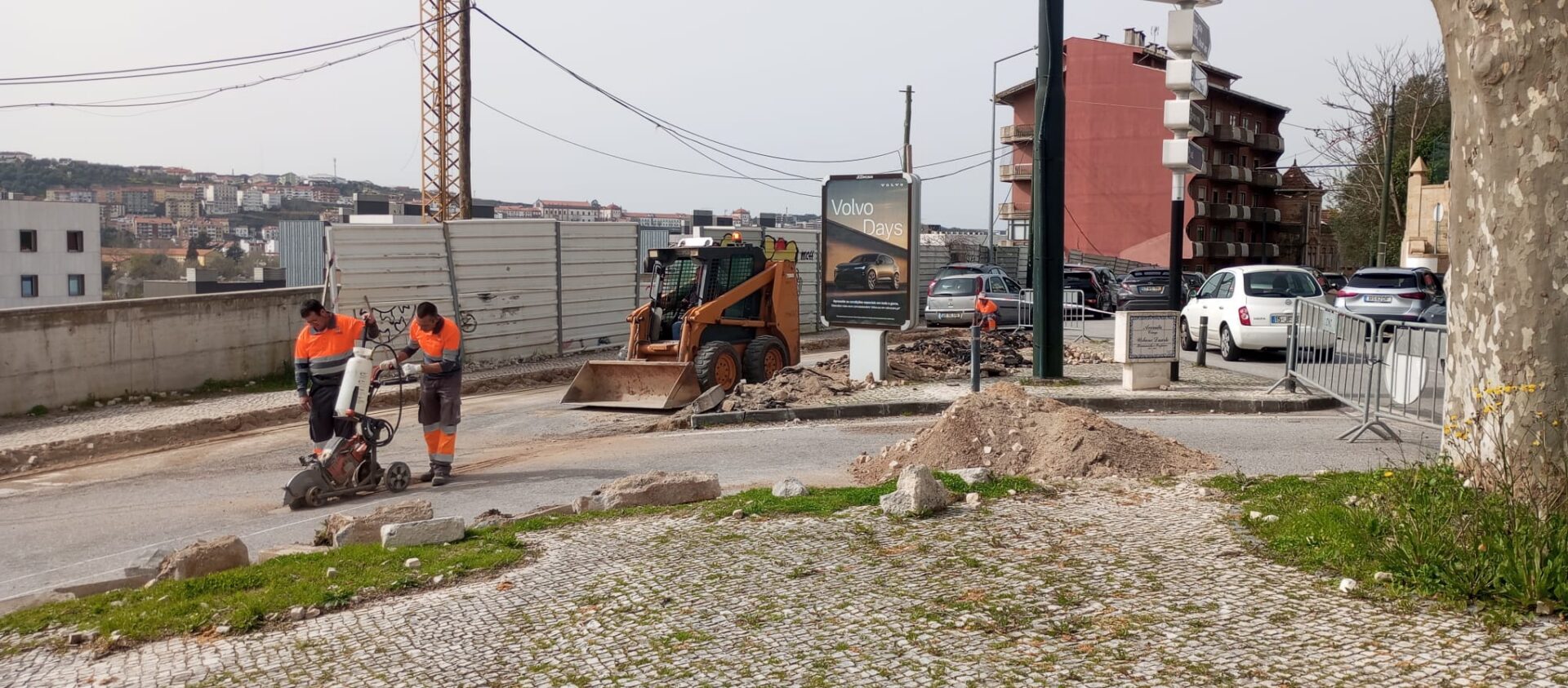 Câmara de Coimbra inicia alteração à circulação no cruzamento da Av. Urbano Duarte com a Rua do Brasil