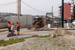 Câmara de Coimbra inicia alteração à circulação no cruzamento da Av. Urbano Duarte com a Rua do Brasil