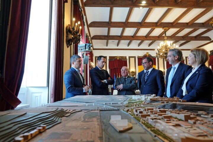 Receção e assinatura de protocolo com a FPF 8 (Personalizar)