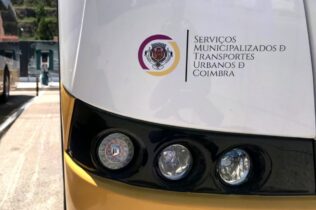 SMTUC modernizam informação nas paragens com novos mapas automáticos da rede