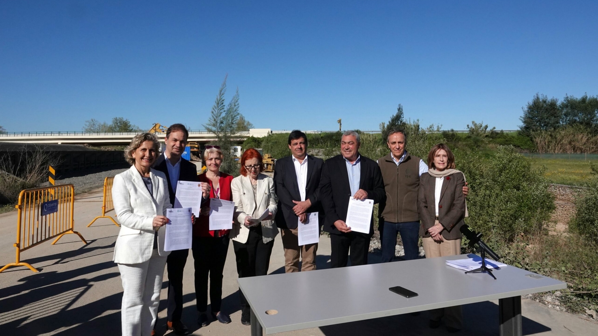 Câmara de Coimbra alerta para areia acumulada em campos após colapso do dique