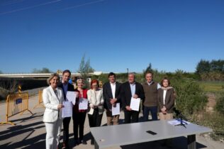 Câmara de Coimbra alerta para areia acumulada em campos após colapso do dique