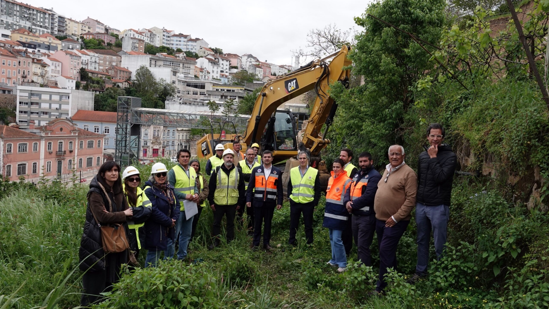 Câmara de Coimbra inicia obra de estabilização na Cerca de Santo Agostinho após deslizamento de terras