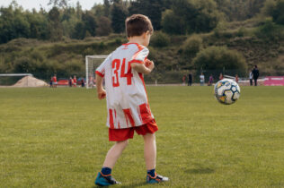 Estádio Municipal de Taveiro recebe este sábado torneios de futebol que homenageiam Mendes Silva e Jorge Lemos